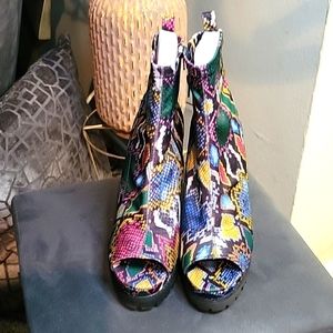 Liliana Bright Multi Color Women's Ankle Boots Snake Pattern Side Zipper SZ 10